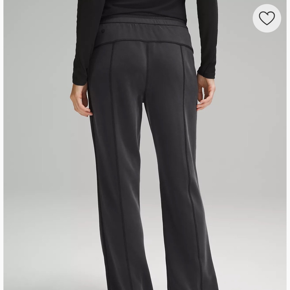 Lululemon Softstreme High-Rise Pant
Regular